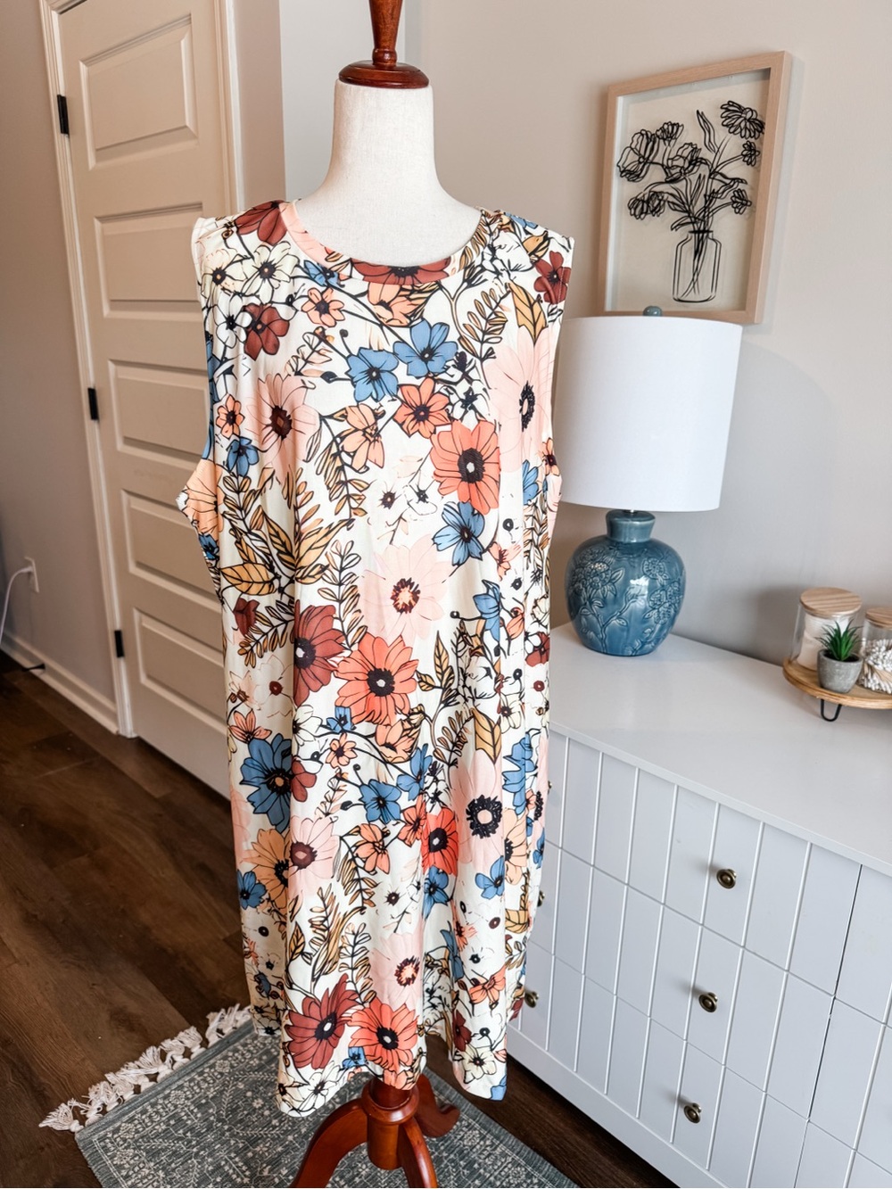 Sleeveless Floral Shift Dress in Multicolor